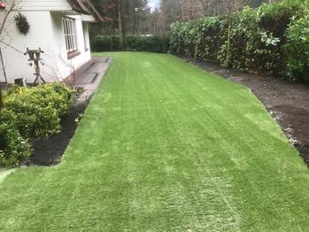 Kunstgras rond villa Soest